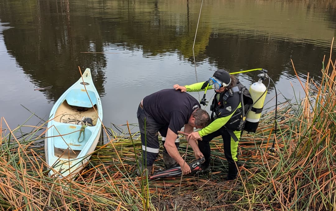 Diver preparing to block the drain intake pipe